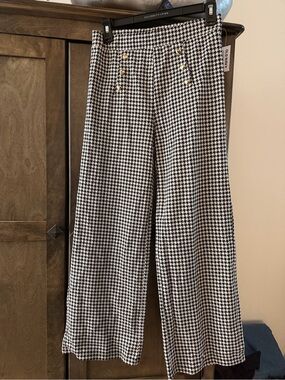 Old Navy Black & White Houndstooth Wide-Leg Pants with Gold Buttons
